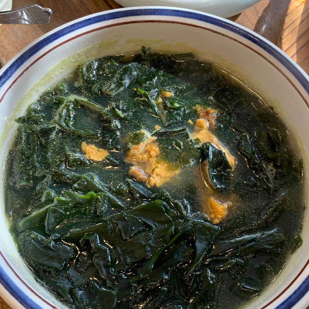 ハヌルさんのインスタグラム写真 - (ハヌルInstagram)「사랑하는 제주시맛집🥰 전복돌솥밥에 마가린 한가득넣고 쓲쓰윽 아시죠 이맛???????????? - 성게,소라 돌솥밥 해물뚝배기 전복돌솥밥 옥돔 시켜서 나눠먹었어요💗💗💗 - 여기는 공항,시내 근처라 비행기 타기전이나 내린후 드시는거 추천😍 #하늘이의맛집뿌셔」1月23日 11時14分 - haneulina