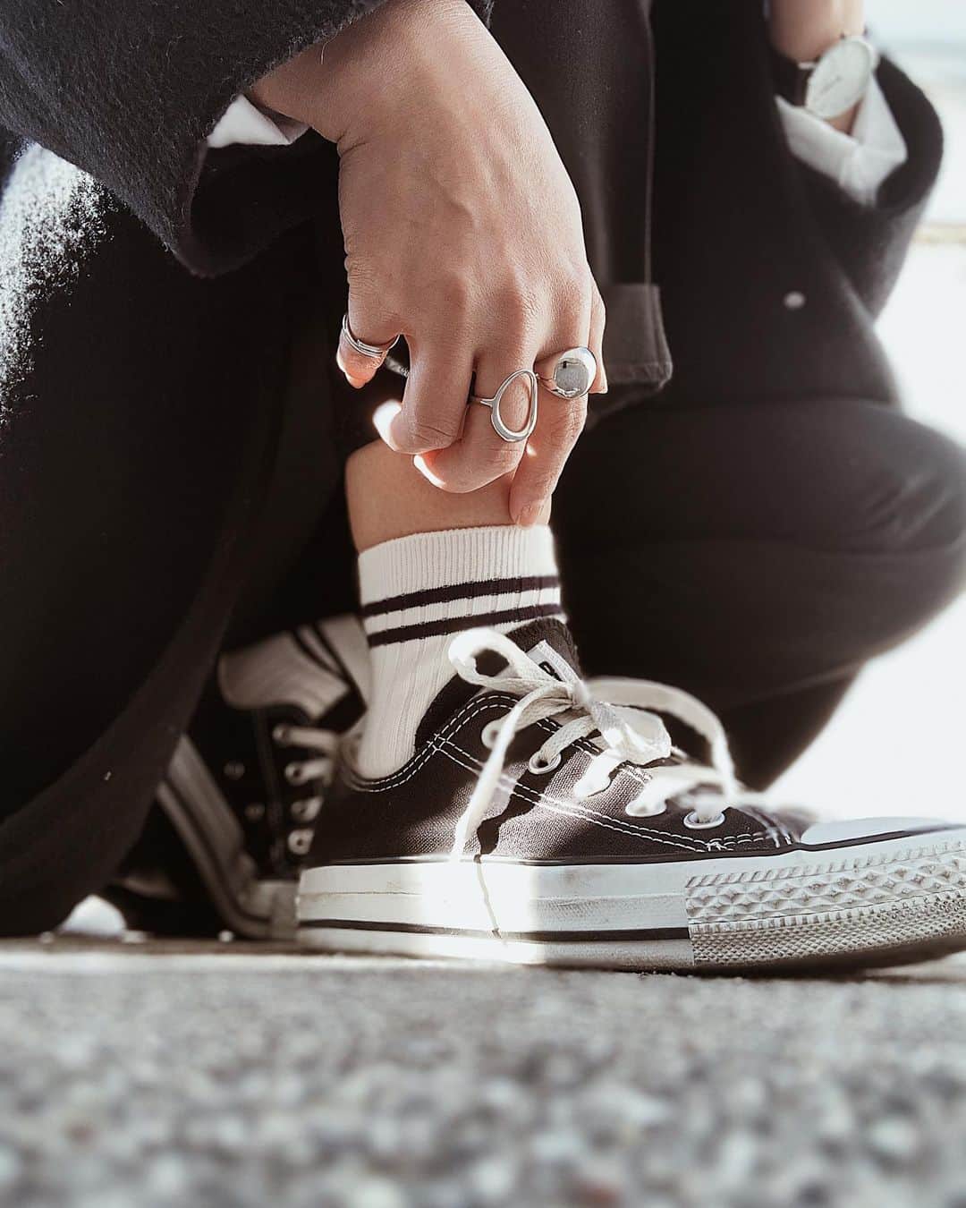 のインスタグラム：「Stripe socks🧦  この日は ボーダーソックスをアクセントに♡  日本語は横ラインはボーダー 縦ラインをストライプって言うけど、  英語は横も縦もストライプ って言うの面白いよね♪  New accessories  が仲間入り♡  きゃわ♡  #stripes #stripesocks  #ボーダー #ストライプ #ボーダーソックス #ニューアクセ #アクセサリー #リング #ring #指輪 #ootd」