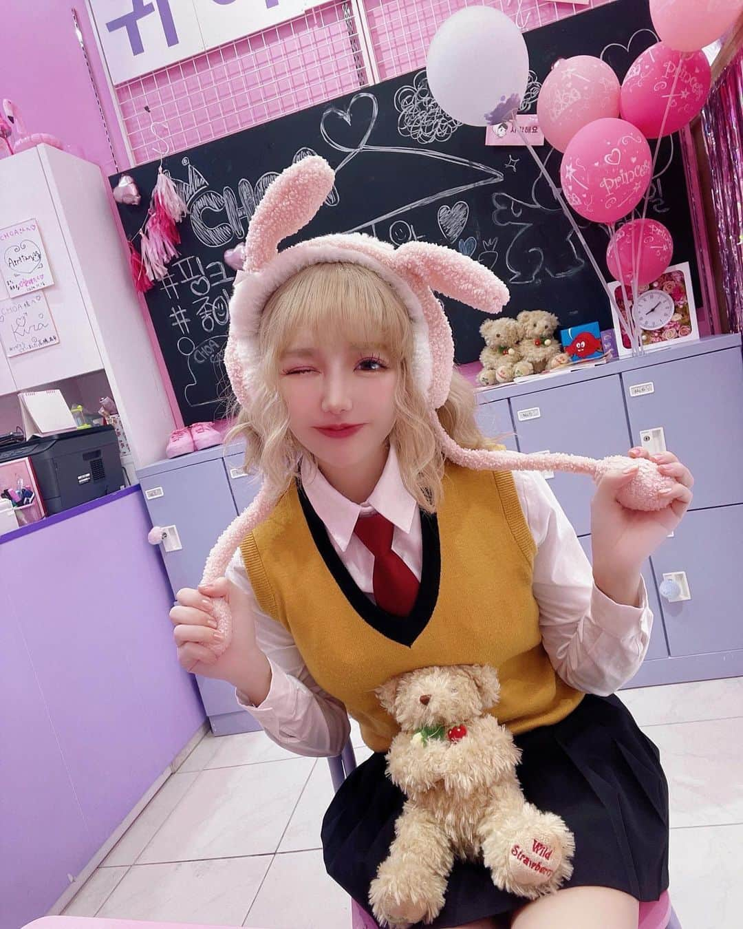 くまくまくまさんのインスタグラム写真 - (くまくまくまInstagram)「・ 🇰🇷韓国制服Part③  💛💛💛💛💛💛💛  #CHOA#韓国ファッション#韓国コーデ #韓国制服#制服#制服コーデ#インスタ映え#原宿竹下通り#映え#映えスポット#変装#かわいい#可愛い#おそろいコーデ #お揃いコーデ」1月23日 11時15分 - dango_kuma