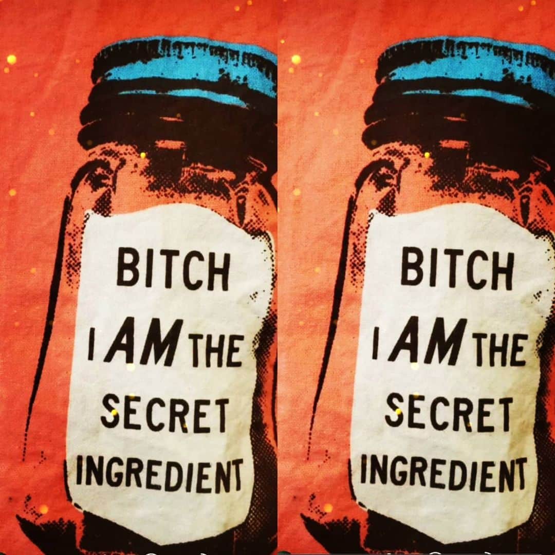 のインスタグラム：「BITCH I AM THE SECRET INGREDIENT @spitfiregirlrocks #TOWEL #spitfiregirl 🧂✨」