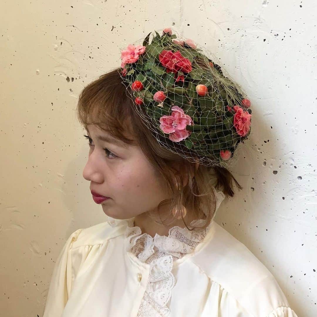 NUTTY Vintage&Collectibleのインスタグラム：「💐Formal Fair 2021💐  "hair arrenge with vintage headdress"  卒業式や入学式、お祝いごとのヘアメイクに ヴィンテージヘッドドレスを取り入れてみてはいかがでしょう＊  クラシカルにも現代的なヘアアレンジにも似合う、 ヴィンテージヘッドドレススタイルのご提案です。  @nutty_wedding にて それぞれのヘアアレンジの詳細をご覧いただけますので 是非ご覧下さいませ🌹  hair : @soheechun  style : @nutty_minami  item : @nutty_vintage」