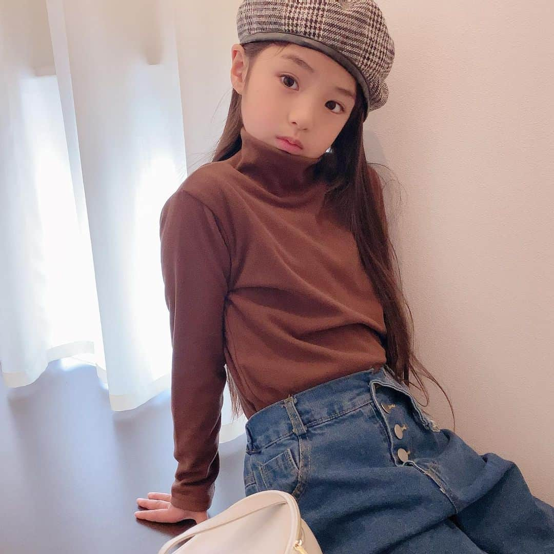 ♡KAO♡さんのインスタグラム写真 - (♡KAO♡Instagram)「： ： #おりんコーデ  #rinchancode ♡♡♡ @smilekids888 coordinate ： ： @smilekids888 より本日21時発売の裏微起毛TOPS♡ 使い勝手抜群で何より肌触り良くて温かいよ！ 全3色980円で販売開始です♡ 安いー👏 こういうTOPSはいくつあっても使えるから 全色欲しいくらい(*˘︶˘*).｡.:*♡ ： ： tops▹▸ @smilekids888 -身長125cm  size 130- ： ： ： ： ： ： ： ： ： ： ： ： ： ： ：  #ig_kidsfashion #kidsfashion #親バカ #ig_oyabakabu #親バカ部 #娘 #6歳 #女の子 #インスタキッズ #ig_kids #mamanoko #ママリ #hugmug #コドモノ #キッズファッション #コドモダカラ #comona #キッセレ #ママタス #プチプラコーデ  #キッズコーデ #韓国ファッション #韓国子供服」1月23日 12時07分 - o0.don_tama.0o