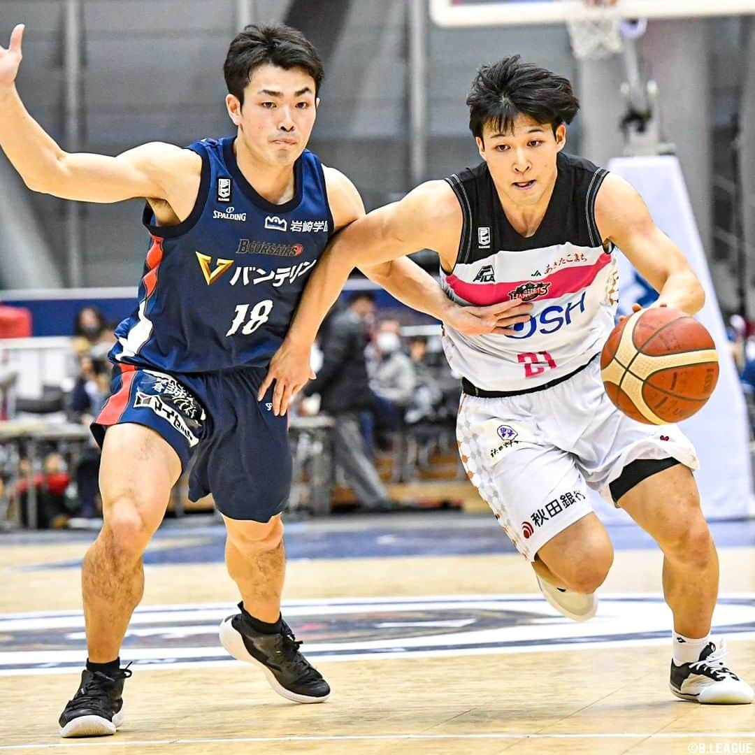 B.LEAGUEさんのインスタグラム写真 - (B.LEAGUEInstagram)「. ﻿ #Bリーグ観戦 を楽しむ要素の１つ👀✨▷▷マッチアップ！﻿ ﻿ かつて同じチームでプレーした選手同士や﻿ 双子のマッチアップ🔥🔥🔥﻿ さらには日本屈指の司令塔対決も！⚡️﻿ .﻿ #三遠ネオフェニックス #寺園脩斗 #大阪エヴェッサ #伊藤達哉 #川崎ブレイブサンダース #辻直人 #宇都宮ブレックス #比江島慎 #竹内公輔﻿ #アルバルク東京 #竹内譲次 #安藤誓哉 #名古屋ダイヤモンドドルフィンズ #齋藤拓実 #横浜ビーコルセアーズ #森井健太 #秋田ノーザンハピネッツ #長谷川暢 #千葉ジェッツ #富樫勇樹 #琉球ゴールデンキングス #並里成 ﻿ #BLEAGUE #Bリーグ」1月23日 12時01分 - b.league_official