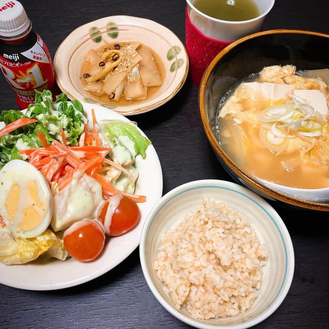 田井弘子さんのインスタグラム写真 - (田井弘子Instagram)「#ブランチ  久々にご飯を炊いたので、野菜多めのたっぷりおかず。  #うど　ってはじめて買いましたw ネット見ながら調理。 #うどの辣白菜風 シャキシャキで美味しい☆  #ロウカット玄米ごはん  #豆腐と卵の中華スープ」1月23日 12時07分 - hirokotai