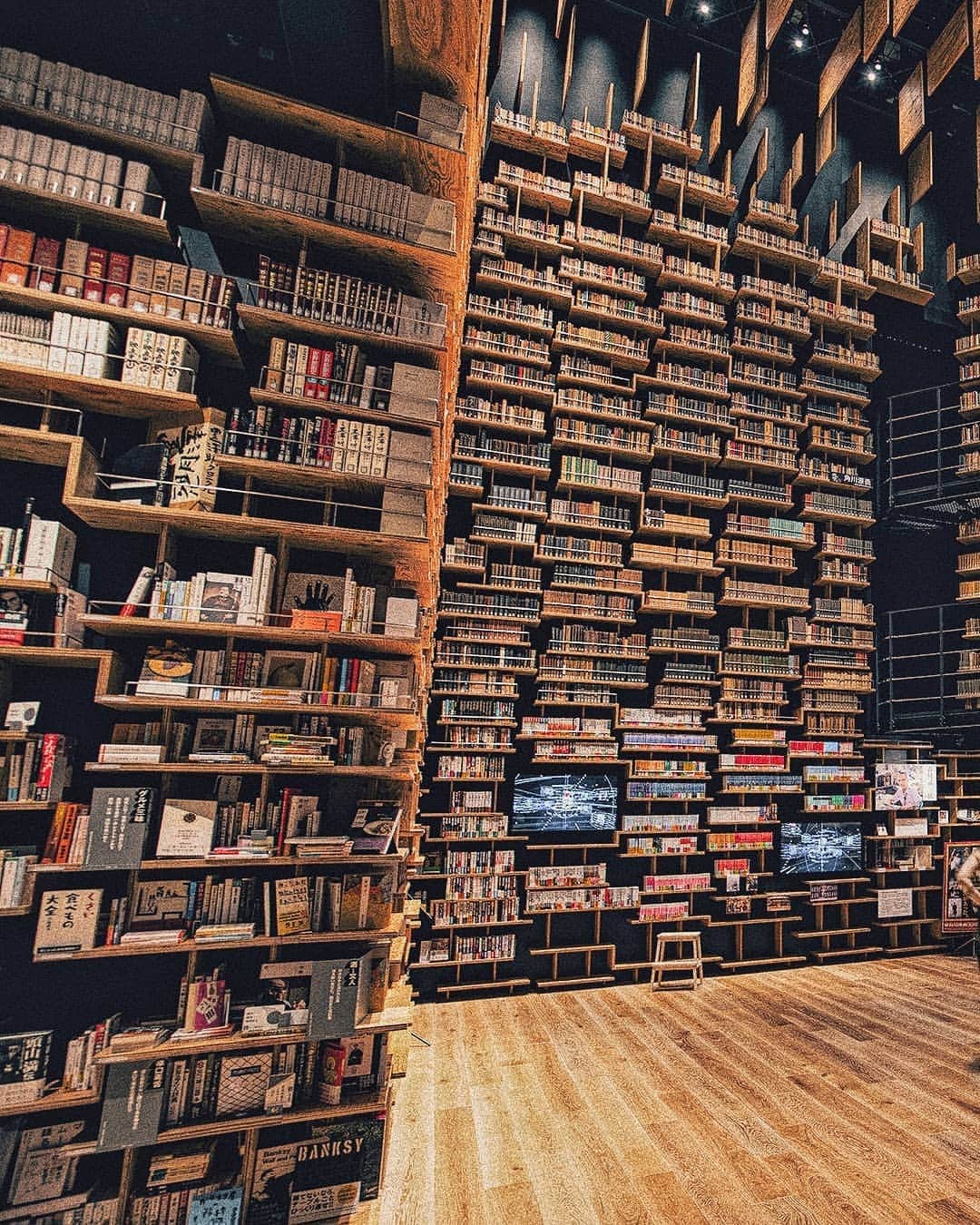 Berlin Tokyoさんのインスタグラム写真 - (Berlin TokyoInstagram)「Bookshops are dreams built of wood and paper. They are time travel and escape and knowledge and power. They are, simply put, the best of places. . . . #hellofrom @kadokawa_culture_museum #japan」1月23日 21時48分 - tokio_kid