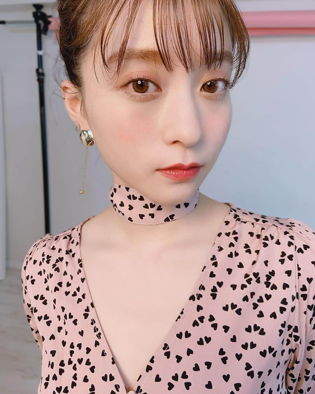 のインスタグラム：「オフショット。  カラコンのhair担当させて頂きました！ @motecon_official   それにしても@_reeen_ ちゃんかわいすぎ‼️  @midorikayama さん担当させて頂きありがとうございました🙇‍♂️  #モテコン #カラコン」