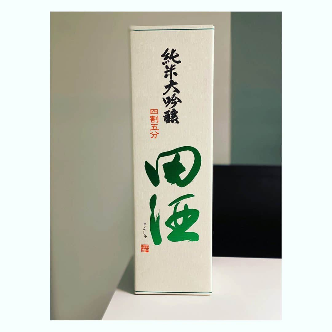 望月理恵さんのインスタグラム写真 - (望月理恵Instagram)「田酒、買ってしまいました。 昔ロケで青森に行った時 とにかく美味しくて、飲みすぎて 仕事に影響してしまった思い出が あります💦 また会えて幸せ。 #田酒#青森 #見つけられて嬉しい #美味しい日本酒知りたい #はまってます #今度は失敗しない #明日起きたら東京も雪化粧かな〜」1月23日 21時53分 - mochiee28