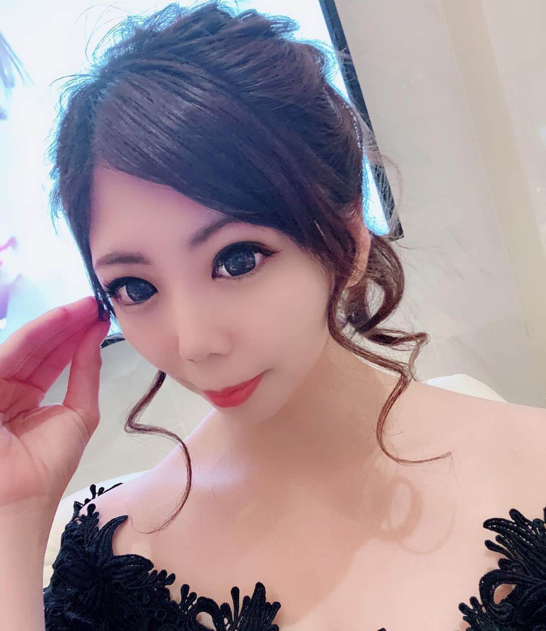 のインスタグラム：「グミ美味しい🥺💕  出勤＼(^o^)／  #バルセロナグループ #キャバ嬢 #キャバクラ #北海道 #札幌 #すすきの #美女 #美人 #美容 #可愛い #ニュークラブ #ホステス #ススキノ #ラウンジ #ガールズバー #飲み屋 #水商売 #呑み #キャバ #かわいい女の子 #さっぽろ #ニュークラ嬢 #ポケパラ #ナイツ #ニュークラ #ニュークラ嬢 #すすきのグルメ #札幌観光 #likefoflike #follow4follow」