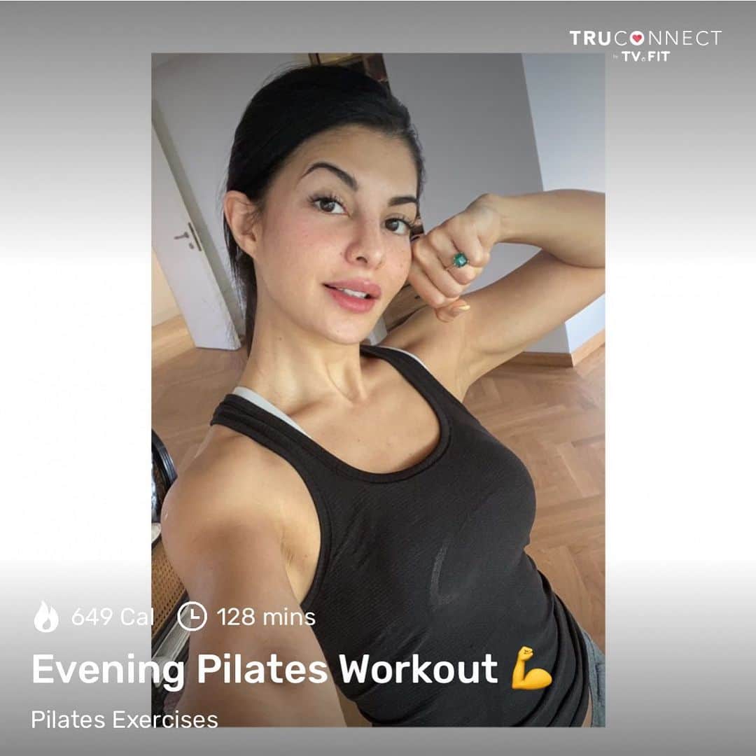 Jacqueline Fernandezさんのインスタグラム写真 - (Jacqueline FernandezInstagram)「Just finished another awesome workout on the #TRUCONNECT app make sure you sign up to follow my workouts, track your own workouts and stay motivated on your fitness journey! Link in my bio to sign up to the #TRUCONNECT app!! @fitness ❤️」1月23日 21時55分 - jacquelienefernandez
