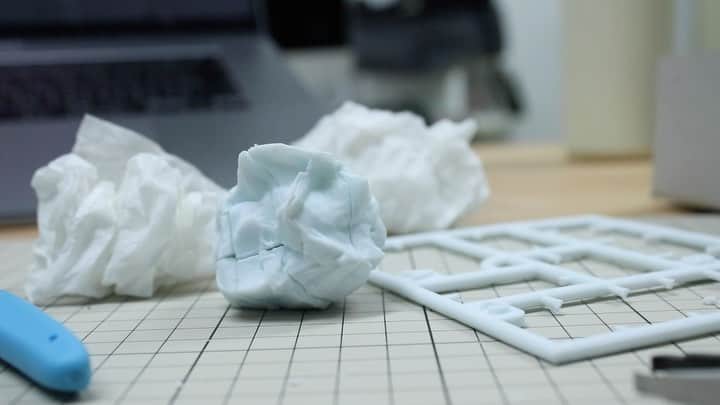 藤原麻里菜のインスタグラム：「The crumpled tissue paper 1:1 scale model kit  _ #mudazukuri #無駄づくり #無用發明 #uselessstuff  _ #plasticmodel #modelkit #3dprinting」