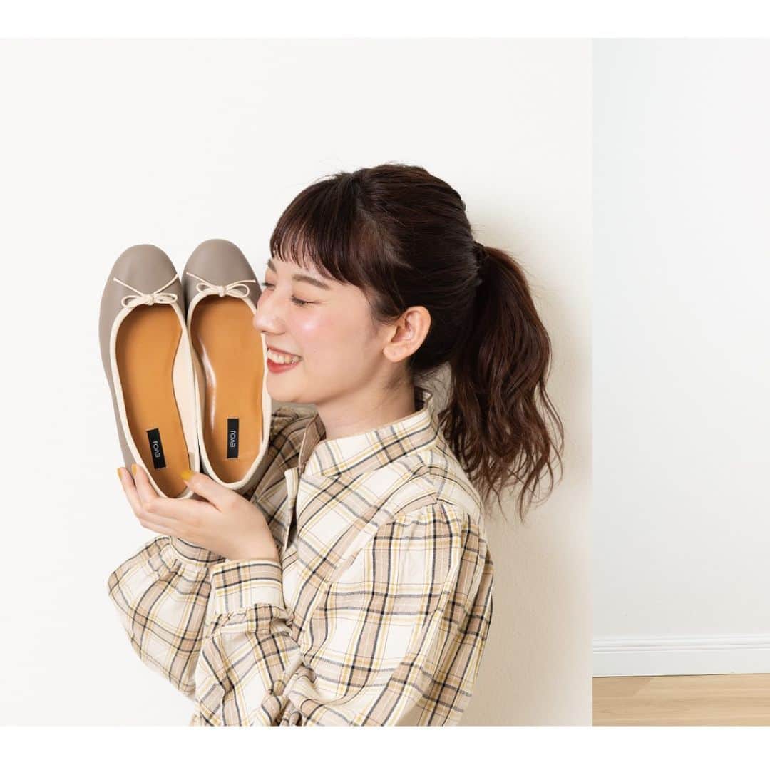 ベイビーピュアのインスタグラム：「ZOZOTOWNバレエシューズランキングNo.1獲得アイテム。YouTuberトウニュウチャン(@tonyuchangram )とのコラボバレエ ・ 公式オンラインストア、ZOZOTOWN、EVOL各店舗で発売。 トープはweb限定色です。 ・ No.IQ9549 ¥5,000+tax ・ #EVOL#イーボル #21SS#SS21#SS#spring#summer #fashion#ファッション#shoes#靴#pumps#パンプス#balletshoe#バレエシューズ#zozotown#ゾゾタウン#YouTube」