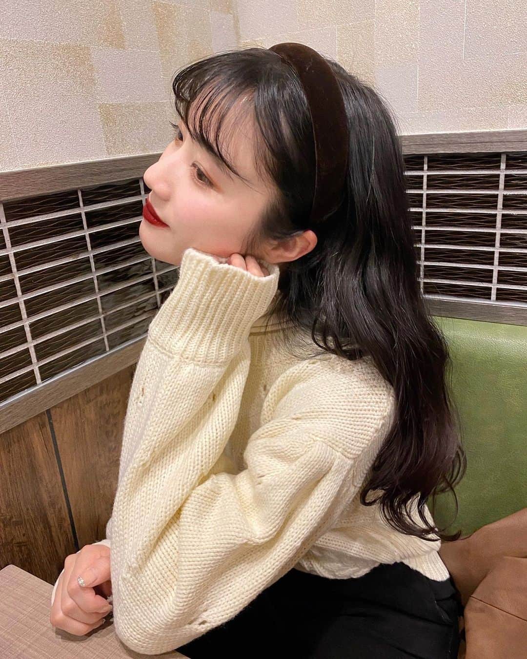 河﨑莉奈のインスタグラム：「케이크 먹고싶다...🍰💭🤍   berinのニット愛用してるよ꒰ ๑ּగᴗ̂గ๑꒱ෆ⃛* @berin__official」
