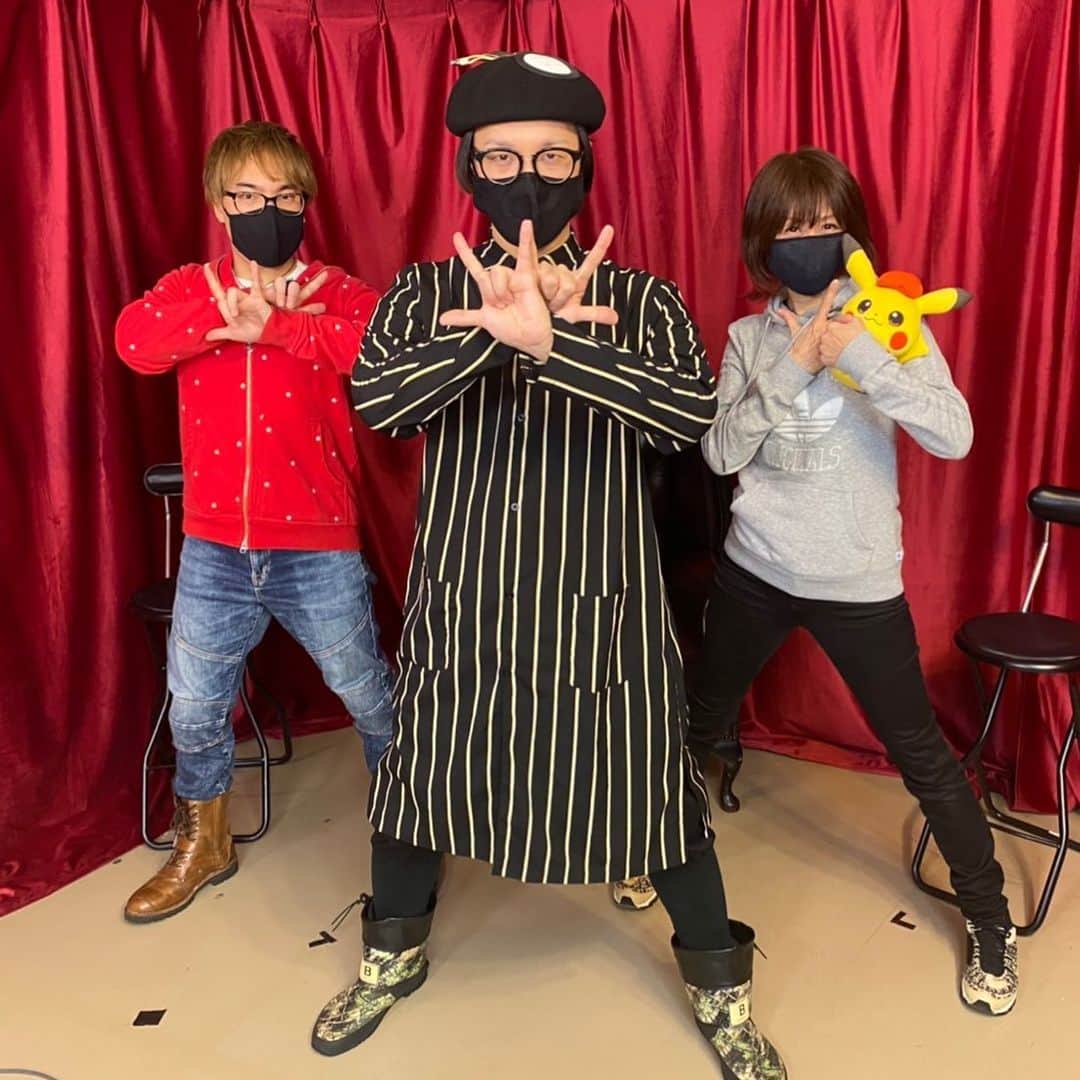 田村直美のインスタグラム：「踊っていただけたでしょうか〜😆😆✨ たむら班いい味出してました 今回はコメント見てる暇もあまりなかったぁ  ゲッツ先生サイコーだったよね 1/30 メザスタ歌うからね　覚えて踊ろ👍  『振り付け覚えて、一緒に踊ろう！  〜見参!ポケモンメザスタ!!〜』 アーカイブ残ってるよ MOJOSTYouTubeチャンネル youtu.be/M2xaBKcfwY4  1/30 田村直美 「Blast right now‼️」 配信ライブ18時〜 https://eplus.jp/tamura_brn21sp」