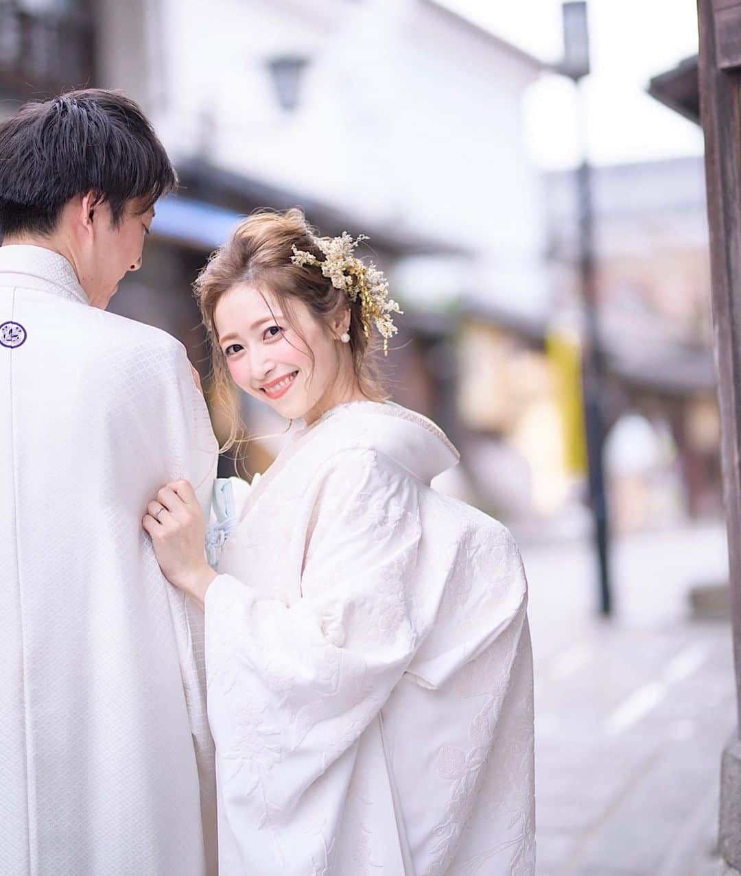 プレ花嫁の結婚式準備アプリ♡ -ウェディングニュースさんのインスタグラム写真 - (プレ花嫁の結婚式準備アプリ♡ -ウェディングニュースInstagram)「組み合わせやポーズの参考になる♡和装フォト9選💜﻿ ﻿ ﻿ ﻿ ﻿ ﻿ ➸➸➸➸➸➸➸💒➸➸➸➸➸➸➸﻿ 💚結婚式のお悩み﻿ 💚式場探しのお手伝い﻿ 💚指輪・ドレスなどショップの提案﻿ ﻿ など＊元プランナーに無料で🏡から相談できる♪﻿ ﻿ LINE相談カウンター： @weddingnews_lines﻿ ➸➸➸➸➸➸➸➸➸➸➸➸➸➸➸➸﻿ ﻿ ﻿ ﻿ こちらのお写真は @the_dress_room さんからリグラムさせていただきました🌟ありがとうございました😊✨﻿ ﻿  ﻿ ﻿ ﻿ カバーは﻿ ラベンダーの新郎新婦コーデ💜﻿ ﻿ ラベンダーの総絞りのお着物に﻿ 抹茶色のお小物、﻿ カラフルなお花柄の帯を合わせた﻿ 鮮やかな #コーディネート 🥂﻿ ﻿ とっても素敵ですよね🥰﻿ ﻿ ﻿ 他のフォトも素敵なので﻿ ぜひスワイプ👉🏻してみてくださいね💕﻿ ﻿ ﻿ ﻿ ﻿ ﻿ ＼📷投稿お待ちしています／﻿ ﻿ 花嫁はもちろん、業者さんも大歓迎✨﻿ アナタのお写真や動画をご紹介してもOKという方は、ぜひ #ウェディングニュース に投稿してください💕﻿ 他のSNSでも掲載させていただく可能性がございます𓅪﻿ ﻿ …………………………………………﻿ 💚LINE相談カウンターとは？﻿ ﻿ 完全無料🏡からLINEで元 #ウェディング プランナーに相談できちゃう♪﻿ ﻿ 🌸どの式場を選んでよいかわからない﻿ ﻿ 🌸 #結婚式準備 の進め方がわからない﻿ ﻿ 🌸 指輪はどこで買うのがおすすめ？﻿ ﻿ 🌸近場でドレスやエステを予約したい﻿ ﻿ 🌸ゲストってどこまで招待すればいいの？新郎より人数多くてもいい？﻿ ﻿ #結婚式 に関する事ならなんでもOK♪﻿ ﻿ @weddingnews_lines のURLからお友達登録してね✨﻿ ﻿ ﻿ #プレ花嫁 #結婚  #花嫁 #ウエディング  #プレ花嫁準備 #2020冬婚 #日本中のプレ花嫁さんと繋がりたい #和装 #和装前撮り #前撮り #色打掛  #白無垢 #着物 #振袖 #前撮りポーズ #和婚 #ファッション #ウェディングフォト #フォトウェディング #ロケーションフォト #入籍 #婚姻届 #記念日 #カップル﻿」1月23日 22時02分 - weddingnews_editor