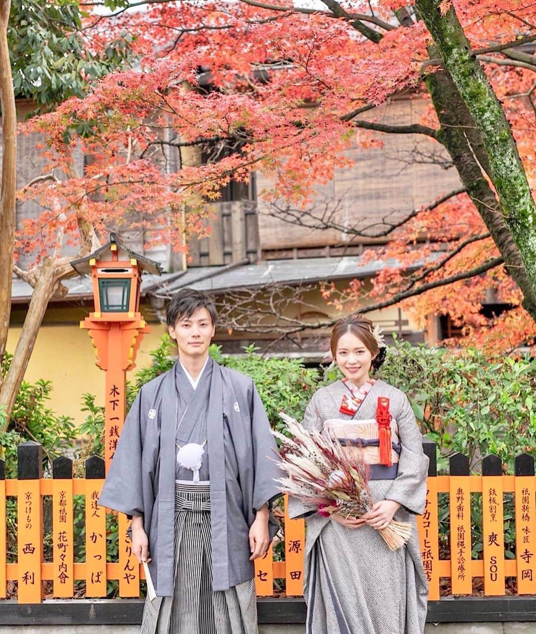 プレ花嫁の結婚式準備アプリ♡ -ウェディングニュースさんのインスタグラム写真 - (プレ花嫁の結婚式準備アプリ♡ -ウェディングニュースInstagram)「組み合わせやポーズの参考になる♡和装フォト9選💜﻿ ﻿ ﻿ ﻿ ﻿ ﻿ ➸➸➸➸➸➸➸💒➸➸➸➸➸➸➸﻿ 💚結婚式のお悩み﻿ 💚式場探しのお手伝い﻿ 💚指輪・ドレスなどショップの提案﻿ ﻿ など＊元プランナーに無料で🏡から相談できる♪﻿ ﻿ LINE相談カウンター： @weddingnews_lines﻿ ➸➸➸➸➸➸➸➸➸➸➸➸➸➸➸➸﻿ ﻿ ﻿ ﻿ こちらのお写真は @the_dress_room さんからリグラムさせていただきました🌟ありがとうございました😊✨﻿ ﻿  ﻿ ﻿ ﻿ カバーは﻿ ラベンダーの新郎新婦コーデ💜﻿ ﻿ ラベンダーの総絞りのお着物に﻿ 抹茶色のお小物、﻿ カラフルなお花柄の帯を合わせた﻿ 鮮やかな #コーディネート 🥂﻿ ﻿ とっても素敵ですよね🥰﻿ ﻿ ﻿ 他のフォトも素敵なので﻿ ぜひスワイプ👉🏻してみてくださいね💕﻿ ﻿ ﻿ ﻿ ﻿ ﻿ ＼📷投稿お待ちしています／﻿ ﻿ 花嫁はもちろん、業者さんも大歓迎✨﻿ アナタのお写真や動画をご紹介してもOKという方は、ぜひ #ウェディングニュース に投稿してください💕﻿ 他のSNSでも掲載させていただく可能性がございます𓅪﻿ ﻿ …………………………………………﻿ 💚LINE相談カウンターとは？﻿ ﻿ 完全無料🏡からLINEで元 #ウェディング プランナーに相談できちゃう♪﻿ ﻿ 🌸どの式場を選んでよいかわからない﻿ ﻿ 🌸 #結婚式準備 の進め方がわからない﻿ ﻿ 🌸 指輪はどこで買うのがおすすめ？﻿ ﻿ 🌸近場でドレスやエステを予約したい﻿ ﻿ 🌸ゲストってどこまで招待すればいいの？新郎より人数多くてもいい？﻿ ﻿ #結婚式 に関する事ならなんでもOK♪﻿ ﻿ @weddingnews_lines のURLからお友達登録してね✨﻿ ﻿ ﻿ #プレ花嫁 #結婚  #花嫁 #ウエディング  #プレ花嫁準備 #2020冬婚 #日本中のプレ花嫁さんと繋がりたい #和装 #和装前撮り #前撮り #色打掛  #白無垢 #着物 #振袖 #前撮りポーズ #和婚 #ファッション #ウェディングフォト #フォトウェディング #ロケーションフォト #入籍 #婚姻届 #記念日 #カップル﻿」1月23日 22時02分 - weddingnews_editor