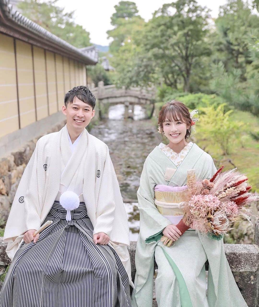 プレ花嫁の結婚式準備アプリ♡ -ウェディングニュースさんのインスタグラム写真 - (プレ花嫁の結婚式準備アプリ♡ -ウェディングニュースInstagram)「組み合わせやポーズの参考になる♡和装フォト9選💜﻿ ﻿ ﻿ ﻿ ﻿ ﻿ ➸➸➸➸➸➸➸💒➸➸➸➸➸➸➸﻿ 💚結婚式のお悩み﻿ 💚式場探しのお手伝い﻿ 💚指輪・ドレスなどショップの提案﻿ ﻿ など＊元プランナーに無料で🏡から相談できる♪﻿ ﻿ LINE相談カウンター： @weddingnews_lines﻿ ➸➸➸➸➸➸➸➸➸➸➸➸➸➸➸➸﻿ ﻿ ﻿ ﻿ こちらのお写真は @the_dress_room さんからリグラムさせていただきました🌟ありがとうございました😊✨﻿ ﻿  ﻿ ﻿ ﻿ カバーは﻿ ラベンダーの新郎新婦コーデ💜﻿ ﻿ ラベンダーの総絞りのお着物に﻿ 抹茶色のお小物、﻿ カラフルなお花柄の帯を合わせた﻿ 鮮やかな #コーディネート 🥂﻿ ﻿ とっても素敵ですよね🥰﻿ ﻿ ﻿ 他のフォトも素敵なので﻿ ぜひスワイプ👉🏻してみてくださいね💕﻿ ﻿ ﻿ ﻿ ﻿ ﻿ ＼📷投稿お待ちしています／﻿ ﻿ 花嫁はもちろん、業者さんも大歓迎✨﻿ アナタのお写真や動画をご紹介してもOKという方は、ぜひ #ウェディングニュース に投稿してください💕﻿ 他のSNSでも掲載させていただく可能性がございます𓅪﻿ ﻿ …………………………………………﻿ 💚LINE相談カウンターとは？﻿ ﻿ 完全無料🏡からLINEで元 #ウェディング プランナーに相談できちゃう♪﻿ ﻿ 🌸どの式場を選んでよいかわからない﻿ ﻿ 🌸 #結婚式準備 の進め方がわからない﻿ ﻿ 🌸 指輪はどこで買うのがおすすめ？﻿ ﻿ 🌸近場でドレスやエステを予約したい﻿ ﻿ 🌸ゲストってどこまで招待すればいいの？新郎より人数多くてもいい？﻿ ﻿ #結婚式 に関する事ならなんでもOK♪﻿ ﻿ @weddingnews_lines のURLからお友達登録してね✨﻿ ﻿ ﻿ #プレ花嫁 #結婚  #花嫁 #ウエディング  #プレ花嫁準備 #2020冬婚 #日本中のプレ花嫁さんと繋がりたい #和装 #和装前撮り #前撮り #色打掛  #白無垢 #着物 #振袖 #前撮りポーズ #和婚 #ファッション #ウェディングフォト #フォトウェディング #ロケーションフォト #入籍 #婚姻届 #記念日 #カップル﻿」1月23日 22時02分 - weddingnews_editor