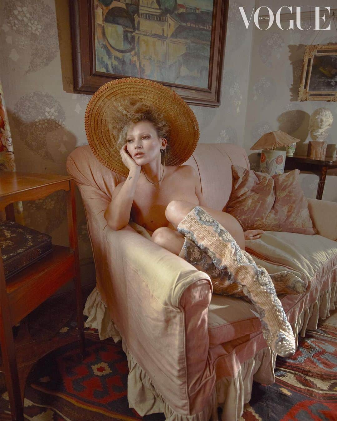 キム・ジョーンズのインスタグラム：「#KateMoss wearing all @Fendi haute couture, photographed by @MertAlas & @MacPiggott and styled by @Edward_Enninful, with hair by @SamMcKnight1, make-up by @IsamayaFfrench and nails by @AdamSlee_ for the March 2021 issue of British Vogue. and special thanks to the @charlestontrust @nthepburn @darren.clarke.9659 @vncourthouse @silviaventurinifendi @delfinadelettrez」