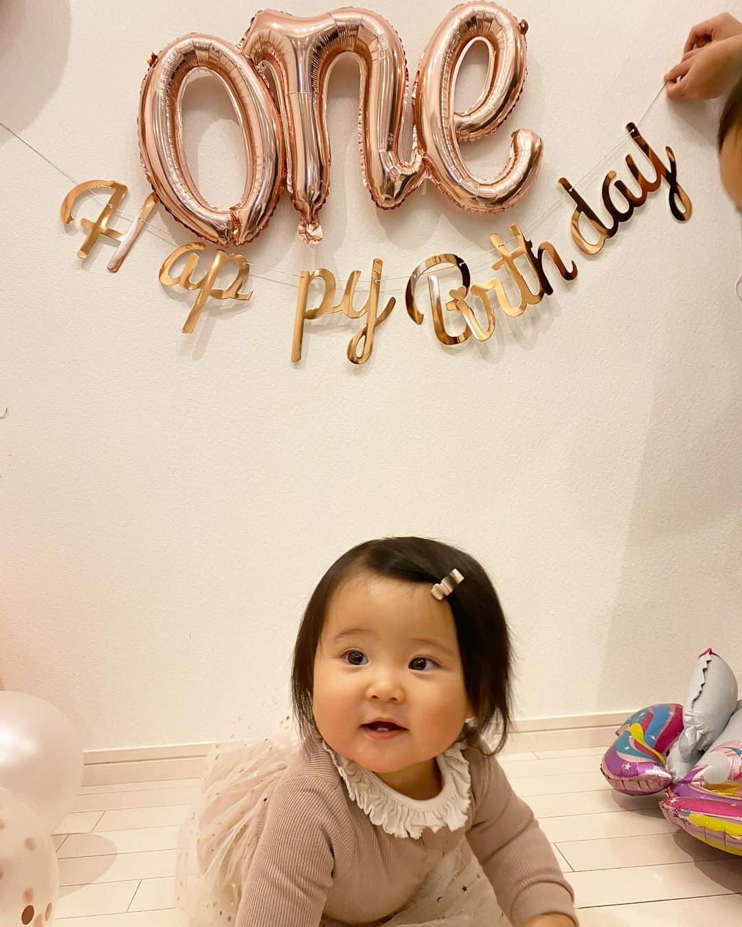 木村安梨沙さんのインスタグラム写真 - (木村安梨沙Instagram)「可愛い可愛い えまちゃんの一歳のお誕生日🎂♥️ おめでとう。 これからえまにとってたくさんの幸せが 溢れる人生になりますように、、、 少し歩けるようになってた🥰 早く一緒にお出かけしたいね❤️✨」1月23日 22時15分 - arisa1208