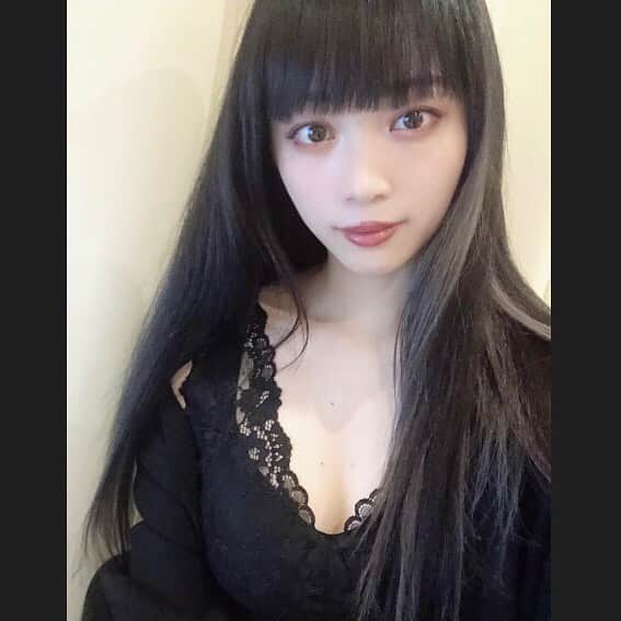 ゆらのインスタグラム：「tu-hacciの重力に負けないナイトブラのご紹介です👊🏼 柔らかい着け心地でホックが付いていて調整が可能なのでポイントが高い 胸の形をキープしたい人におすすめ @tu_hacci はブラトップとかも背中がすごくあいてて可愛くてデザインも色々あるので女性におすすめです！  #ナイトブラ #かわいい #女子力 #冬コーデ #女子力アップ #ルームウエア #バストケア #部屋着 #パジャマ #ルームウェア #ナイトウェア #pr」