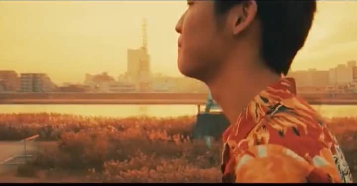南無阿部陀仏のインスタグラム：「2/1 Release New single #5時のチャイム   MVの先行カットを公開💥 切ないラブソングになってます😭 #南無阿部陀仏 #邦ロック #ロックバンド  #アロハシャツ #夕陽 #ワンカット」