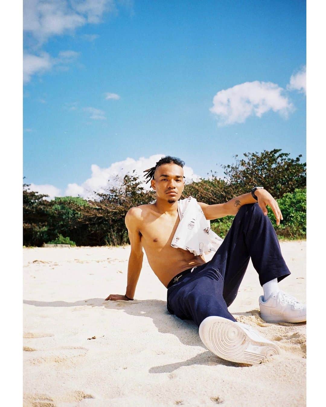山中海輝のインスタグラム：「Film developed w/ @t.bance 🎞 やっと自分が好きな色味のフィルムカメラに出会えた。  Behind scene @kintarokamihashi kintarokamihashi」