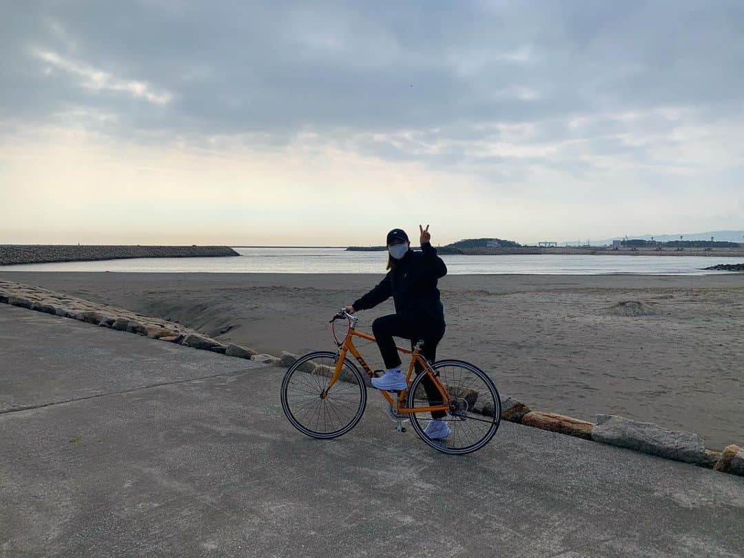 福島史帆実さんのインスタグラム写真 - (福島史帆実Instagram)「. ロードバイクで海まで🚲  #宮崎#宮崎県#フェンシング#fencing#ロードバイク#ロードバイク初心者#ロードバイク女子」1月23日 22時20分 - s.h.0619