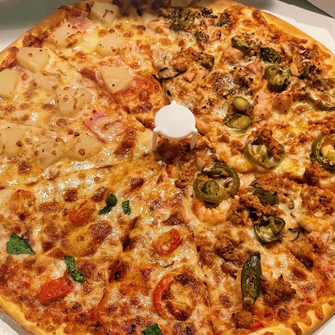 倉地美晴さんのインスタグラム写真 - (倉地美晴Instagram)「🍕🍕🍕🍕🤍🤍🤍🤍  #pizza🍕 #pizza #ピザパーティー」1月23日 22時23分 - miharu_kurachi