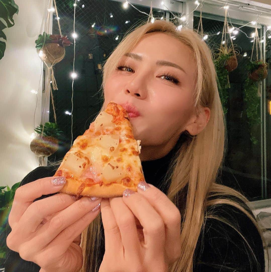 倉地美晴さんのインスタグラム写真 - (倉地美晴Instagram)「🍕🍕🍕🍕🤍🤍🤍🤍  #pizza🍕 #pizza #ピザパーティー」1月23日 22時23分 - miharu_kurachi