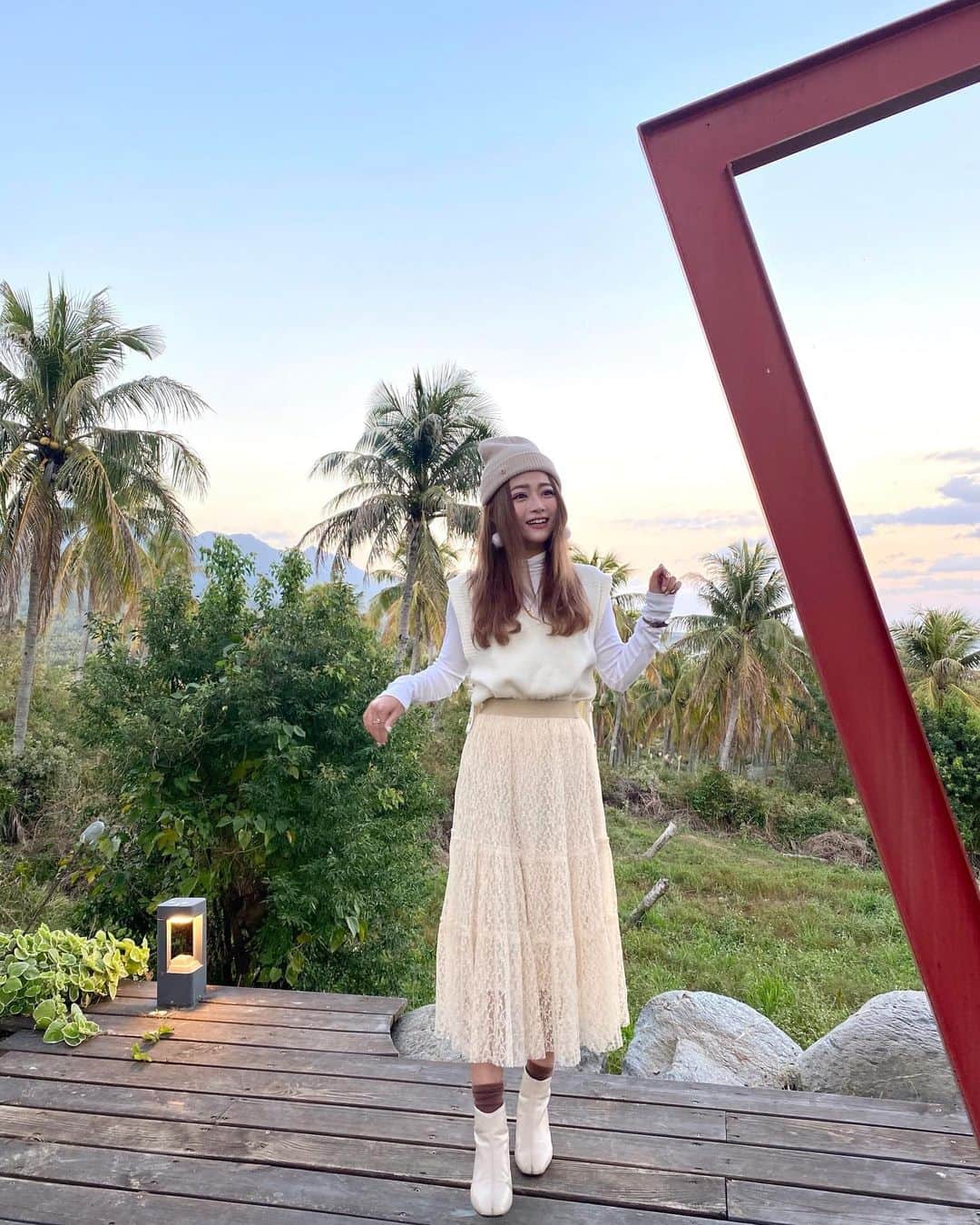 のインスタグラム：「🤍🧡💛 越拍越走針的我 #outfit #海豚穿搭」