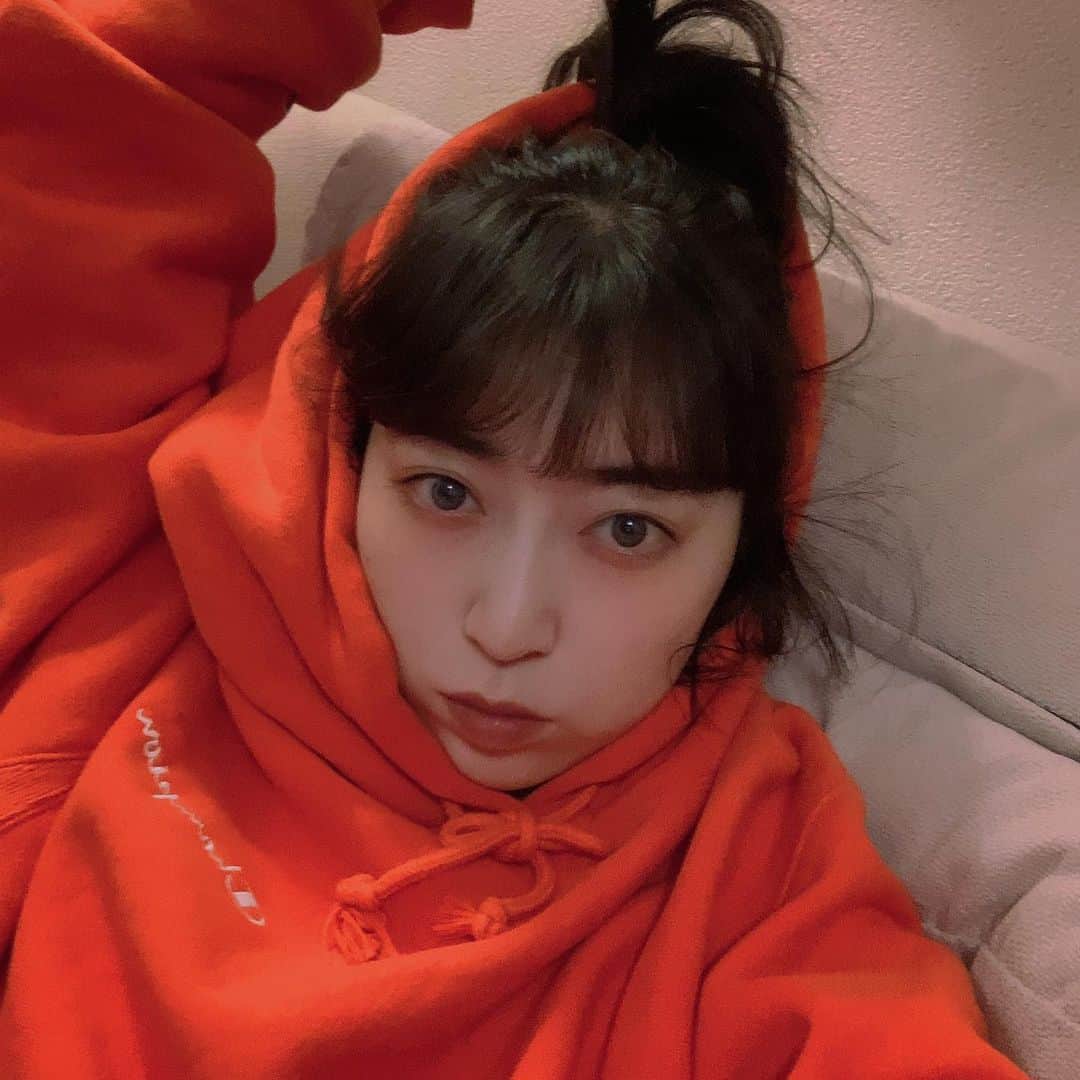 中里亜美のインスタグラム：「🍊 (みかん食べたいけど買いたくない、なんとなく。貰いたいんですよみかんは笑笑)」