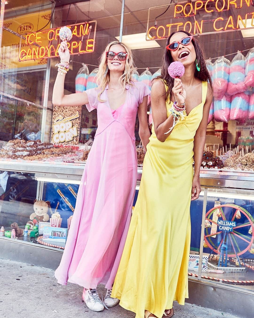 ダニジョーのインスタグラム：「WEEKEND WARRIORS 🍭💕🍬🎡 #dannijogirls」