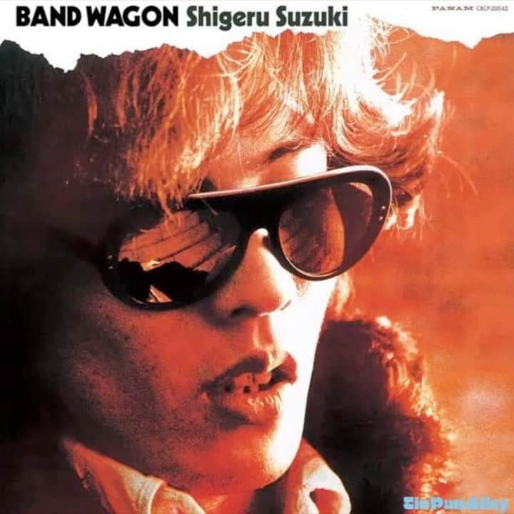 荒井 結生 Yuki Araiのインスタグラム：「「砂の女」鈴木茂 (1975)  話しあるなら早くして 君は そうつぶやいて ほほをかたくこおらせた じょうだんは やめてくれ  作詞:松本隆 作曲・編曲:鈴木茂」