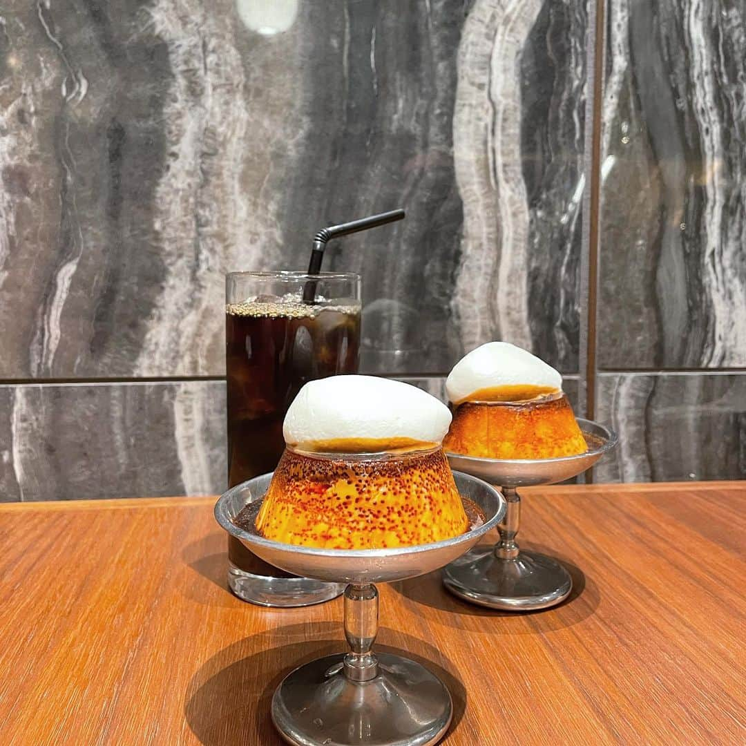 山上綾加さんのインスタグラム写真 - (山上綾加Instagram)「🍮×☕️=おしゃ。  OL👩‍💼休日。 🍮のカラメルがほろ苦く絶妙。  全部美味しかった🥺  仕事してると 生きてる感じするよね。 生きるために仕事する時と 仕事するために生きる時、 両方あるよね。🙂  #渋谷カフェ  #渋谷グルメ  #東急プラザ渋谷  #olの日常  #olの休日」1月23日 22時37分 - ayakayamagami