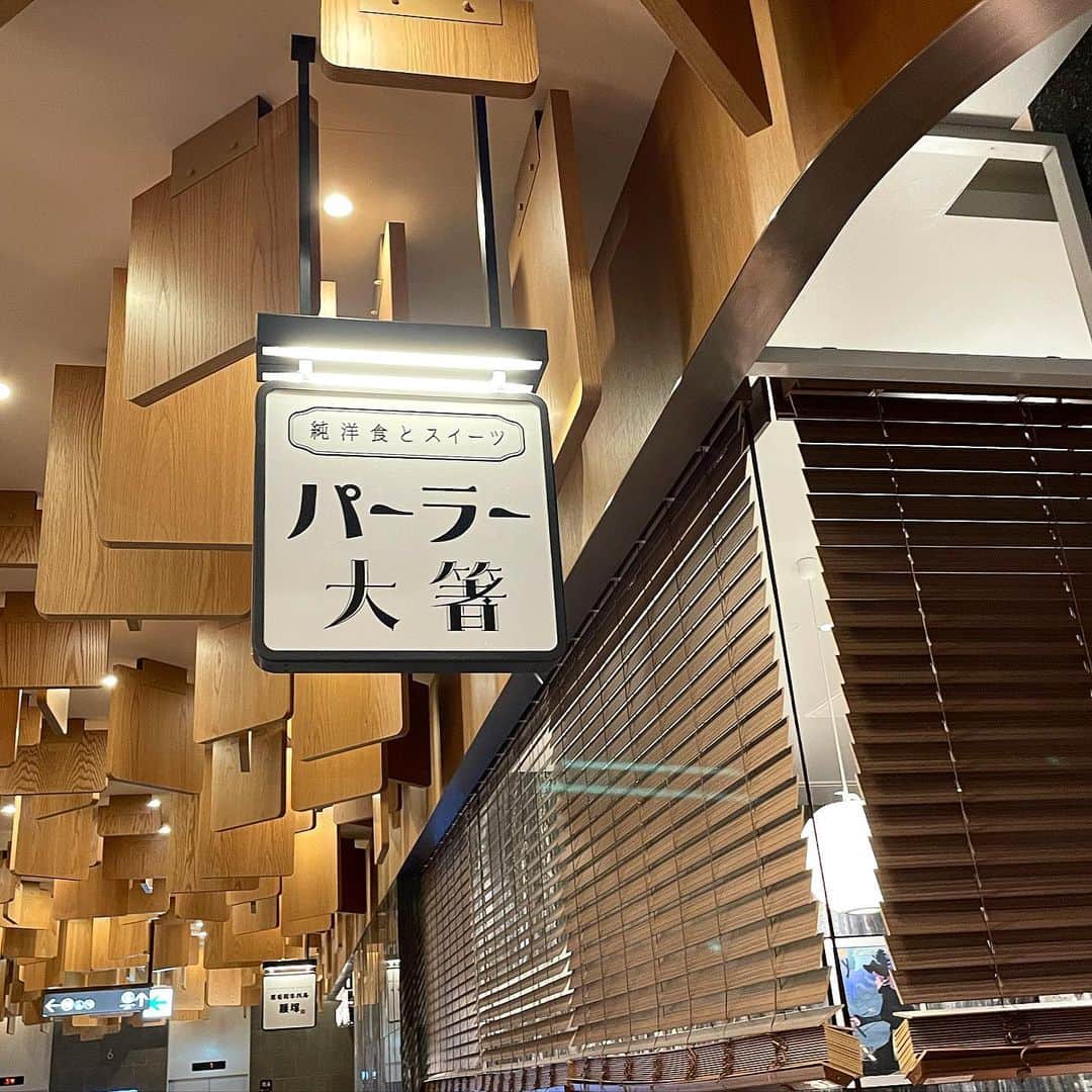 山上綾加さんのインスタグラム写真 - (山上綾加Instagram)「🍮×☕️=おしゃ。  OL👩‍💼休日。 🍮のカラメルがほろ苦く絶妙。  全部美味しかった🥺  仕事してると 生きてる感じするよね。 生きるために仕事する時と 仕事するために生きる時、 両方あるよね。🙂  #渋谷カフェ  #渋谷グルメ  #東急プラザ渋谷  #olの日常  #olの休日」1月23日 22時37分 - ayakayamagami