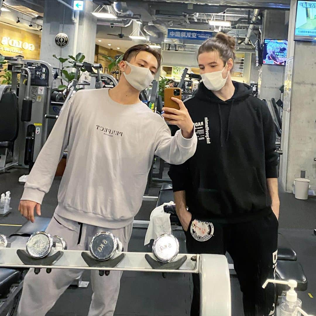 平宮博重さんのインスタグラム写真 - (平宮博重Instagram)「久々に友達とWork out  マスクしながらだから息切れが ハンパなかったですw#gymbuddy #workout #hnproduct #perfectdisaster #whitelavender @_jt」1月23日 22時42分 - hiroshige_narimiya