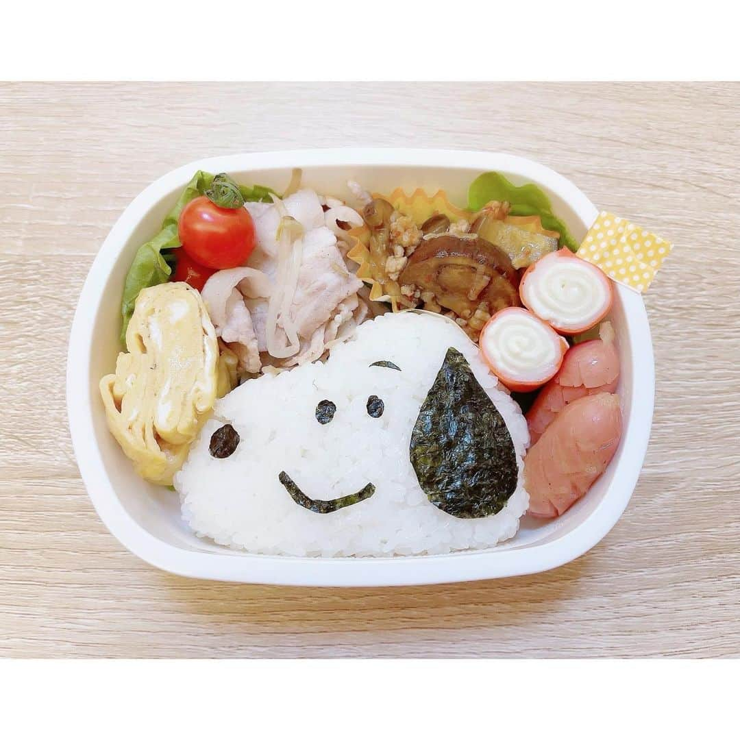 双松桃子さんのインスタグラム写真 - (双松桃子Instagram)「. スヌーピーのお弁当🍙  ♡卵焼き ♡ミニトマト ♡豚肉のやさい炒め ♡麻婆茄子 ♡カニカマチーズ巻き ♡チーズウインナー  でしたっ。  #100日後にキャラ弁のプロになる #キャラ弁　#キャラ弁初心者 #キャラ弁当 #お弁当記録 #お弁当部 #お弁当日記 #キャラ弁ディズニー #キャラ弁部 #instagood #instafood #instaphoto #good #followforfollowback #followｍe #いいね #⛄️ #cooking #cookingram #followforfollowback #character #映え弁　#オベンタグラム　#obentopark #obento 　#スヌーピー　#すぬーぴー」1月23日 22時46分 - momosan0627