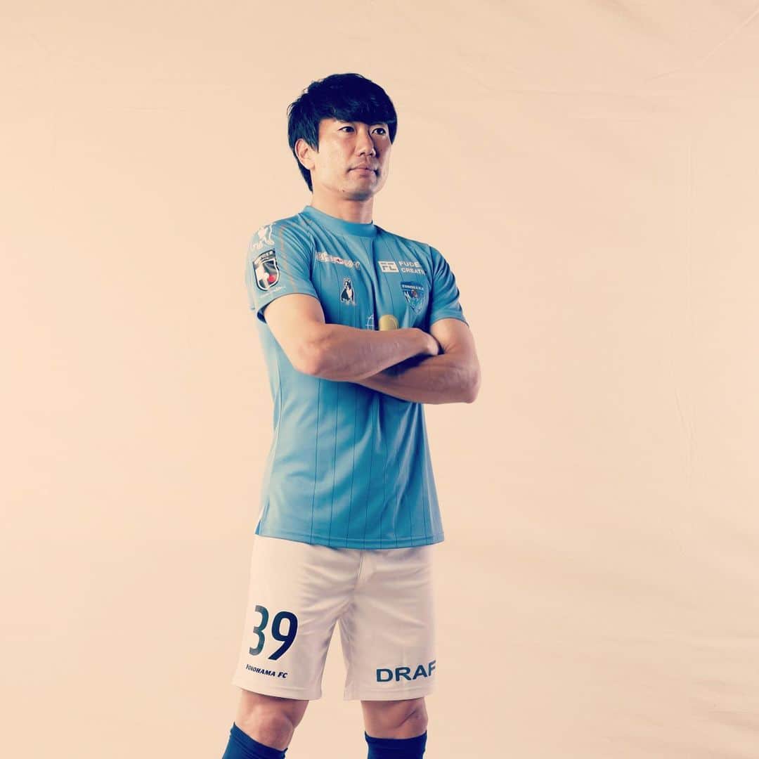 のインスタグラム：「. 3️⃣9️⃣ . #yokohamafc  #kazumawatanabe  #渡邉千真  #39 #ユニホームサイズあげよ」