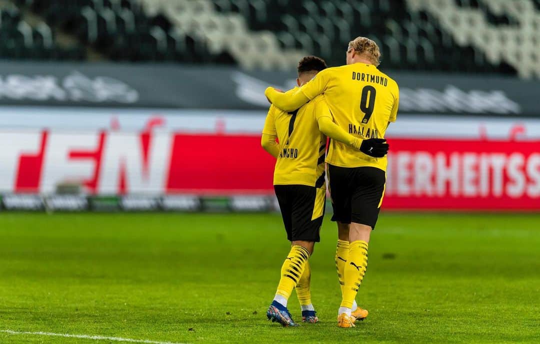 ジェイドン・サンチョのインスタグラム：「The fight is not over! 💪🏼 @bvb09」