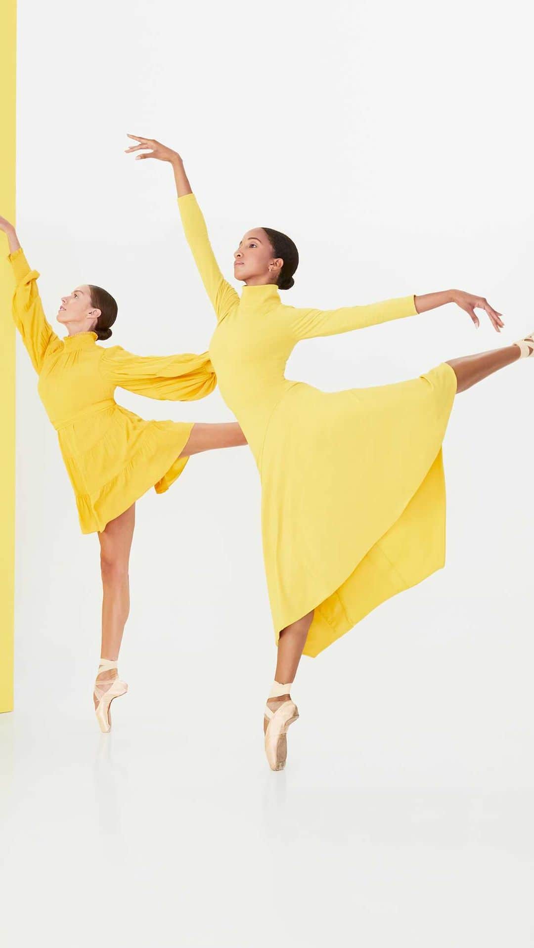 アリス+オリビアのインスタグラム：「Yellow.... the color that catches attention, the color of happiness, and optimism, of enlightenment and creativity, sunshine and spring... 🌞」
