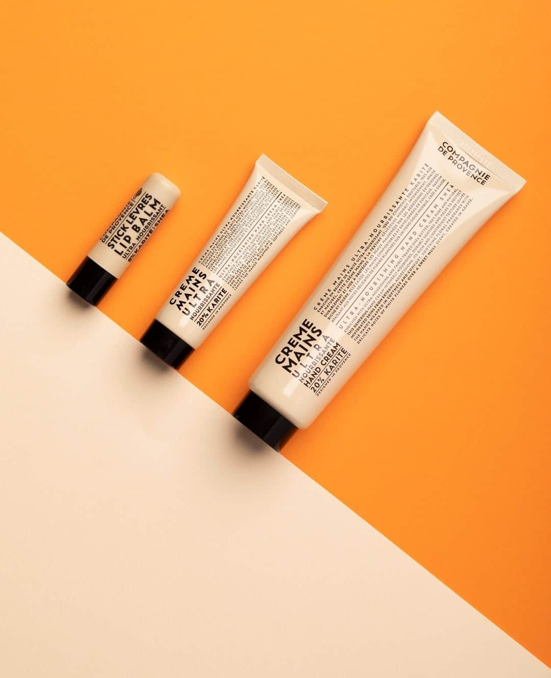カンパニードプロバンスのインスタグラム：「#SHEAessentials Des soins conçus pour que votre peau retrouve sa zone de confort. Ingrédient champion de la nutrition 🥇 pour prendre soin des peaux les plus exigeantes, le karité est riche en vitamines A, D, E et F. Il est reconnu pour son pouvoir nourrissant et émollient ainsi que pour ses propriétés adoucissantes et régénératrices.⁠ --⁠ #SHEAessentials This natural skincare collection is made to get your skin back in its comfort zone. Shea nut is the number one 🥇 ingredient to take care of the most demanding skins. Shea Butter is rich in vitamins A, D, E and F. It is well-known for its nourishing and emollient power, as its regenerative and soothing properties.」