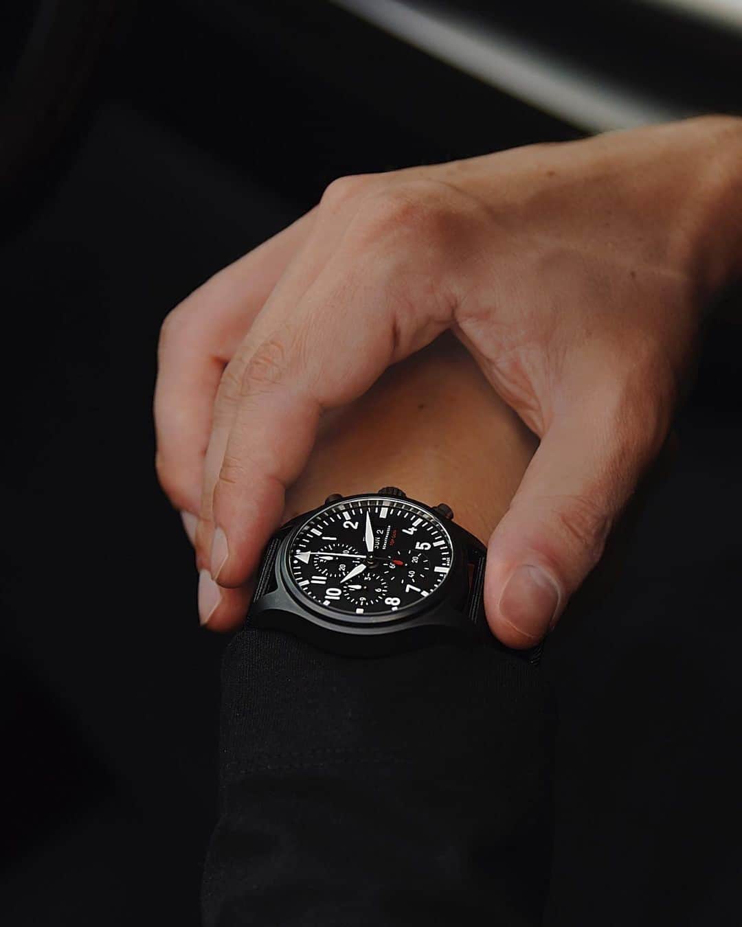 IWCさんのインスタグラム写真 - (IWCInstagram)「With its compelling combination of fabric strap and ceramic case, along with the utility of stopwatch, day and date complications, the #IWCPilot’s Watch Chronograph Top Gun is an essential. (Ref. IW389101)」1月23日 23時00分 - iwcwatches