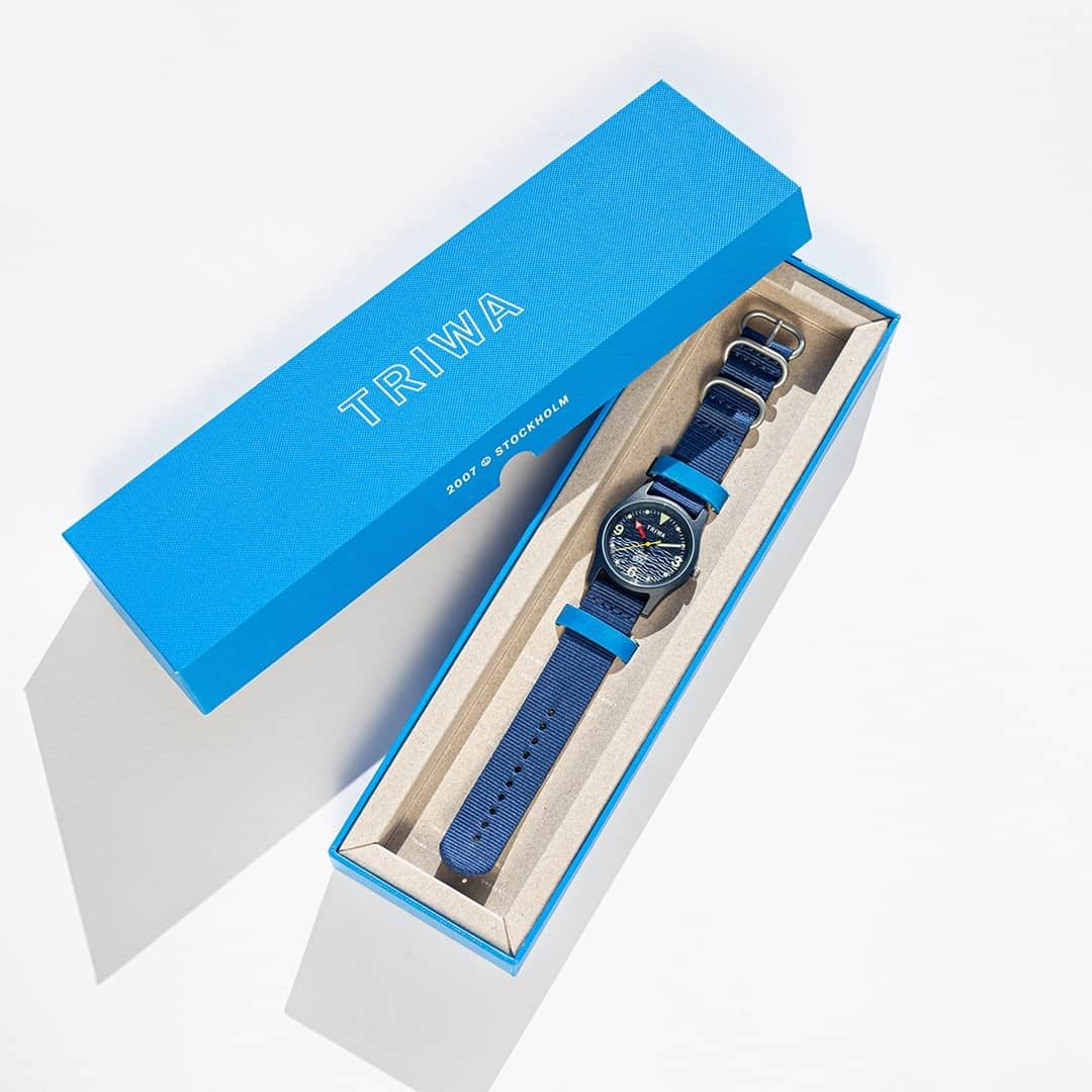 TRIWAさんのインスタグラム写真 - (TRIWAInstagram)「Deep blue is now available again! 💦 💙 ⠀⠀⠀⠀⠀⠀⠀⠀⠀ #timeforoceans #details #watches #womenswatches #menswatches #design #accessories #watch #statement #triwawatch #timeforoceans #oceans #recycled #recycledplastic #upcycled #upcycling #recycling #plasticwatch #zerowaste⠀⠀⠀」1月23日 23時01分 - triwa