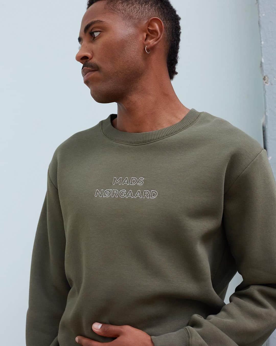 マッツノーガードのインスタグラム：「NEW STANDARD CREW EMBROIDERY SWEATSHIRT 〰️」
