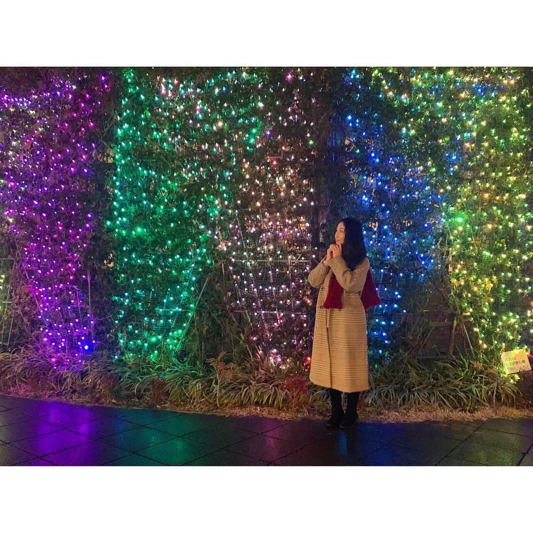 赤嶺紗羅のインスタグラム：「夕方なのに夜みたい…🌙 結構前だけど、てんしばがめっちゃ変わってた〜😳✨ 　 寒い❄️ので毎日冬は雪だるまスタイル☃️笑 　 今年はイルミネーション行ってないな〜😭 　 　 　   #diet #fitnessgirl #japanesegirl #outfitoftheday #yoga #japanese #japanesegirl #冬コーデ #ロングコート #ルイヴィトン #ヨガ大阪 #メンズ脱毛 #ホットヨガ #ヨガ #メンズエステ #ヨガインストラクター #痩せる #ボディメイク #全米ヨガアライアンス #美容好きな人と繋がりたい #ヒゲ脱毛 #長居 #ダイエット #サロン経営 #プチプラコーデ #天王寺 #てんしば #イルミネーション」