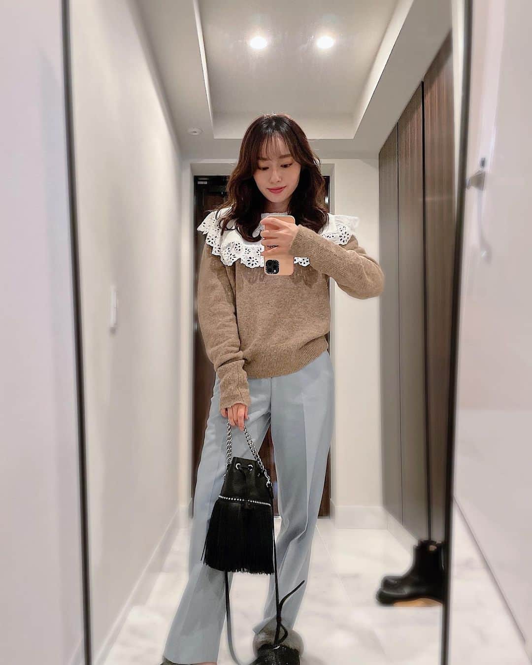 小祝麻里亜さんのインスタグラム写真 - (小祝麻里亜Instagram)「🤎💙 よだれかけと言われましたが、めげずに着てるトップス☺️柔らかいブラウンとアイスブルーの組み合わせすき。  天気があまり良くないですがリラックスして過ごせますように🙌  ． ． ．＿＿＿＿＿＿＿＿ #outfit #coordinate #look #instafashion #셀스타그램 #얼스타그램 #코디 #스타일링 #데일리 #데일리룩 #오오티디 #158cmコーデ」1月23日 14時50分 - maria_koiwai