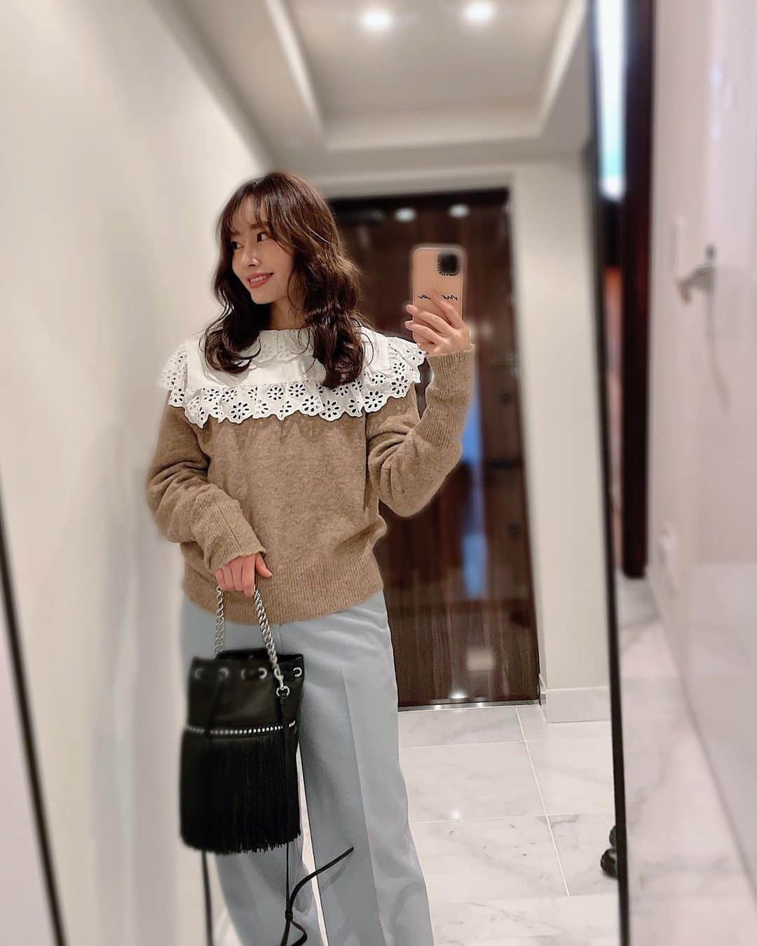小祝麻里亜さんのインスタグラム写真 - (小祝麻里亜Instagram)「🤎💙 よだれかけと言われましたが、めげずに着てるトップス☺️柔らかいブラウンとアイスブルーの組み合わせすき。  天気があまり良くないですがリラックスして過ごせますように🙌  ． ． ．＿＿＿＿＿＿＿＿ #outfit #coordinate #look #instafashion #셀스타그램 #얼스타그램 #코디 #스타일링 #데일리 #데일리룩 #오오티디 #158cmコーデ」1月23日 14時50分 - maria_koiwai