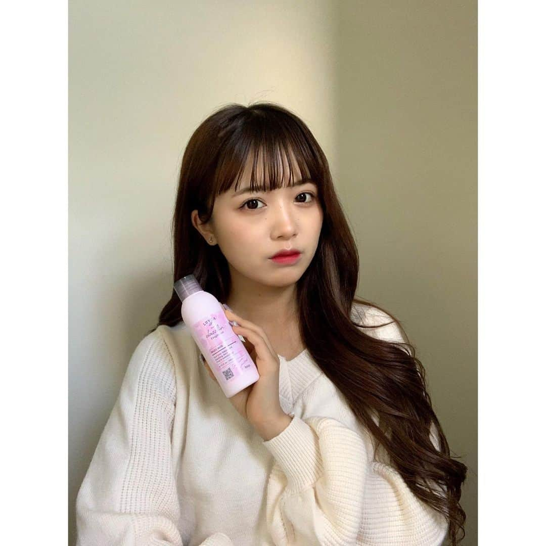 Kirariさんのインスタグラム写真 - (KirariInstagram)「ㅤㅤㅤㅤㅤㅤㅤㅤㅤㅤㅤ  LUVCA×dazzlinのマルチミルク🥛🤍  桜の香りで使用感はクリームタイプなのに サラッとしている所がお気に入りです＾＾  しかもボディ、ヘアどちらにでも使えるの🐰  オイルのタイプもあるので自分の髪質に合わせて 選べました、どちらも期間限定、数量限定だそうです👸🏻  #PR #LUVCA #スタイリング #スタイリング剤 #ボディミルク #ヘアオイル #濡れ髪 #hoyu #dazzlin」1月23日 14時50分 - kirari_1016_