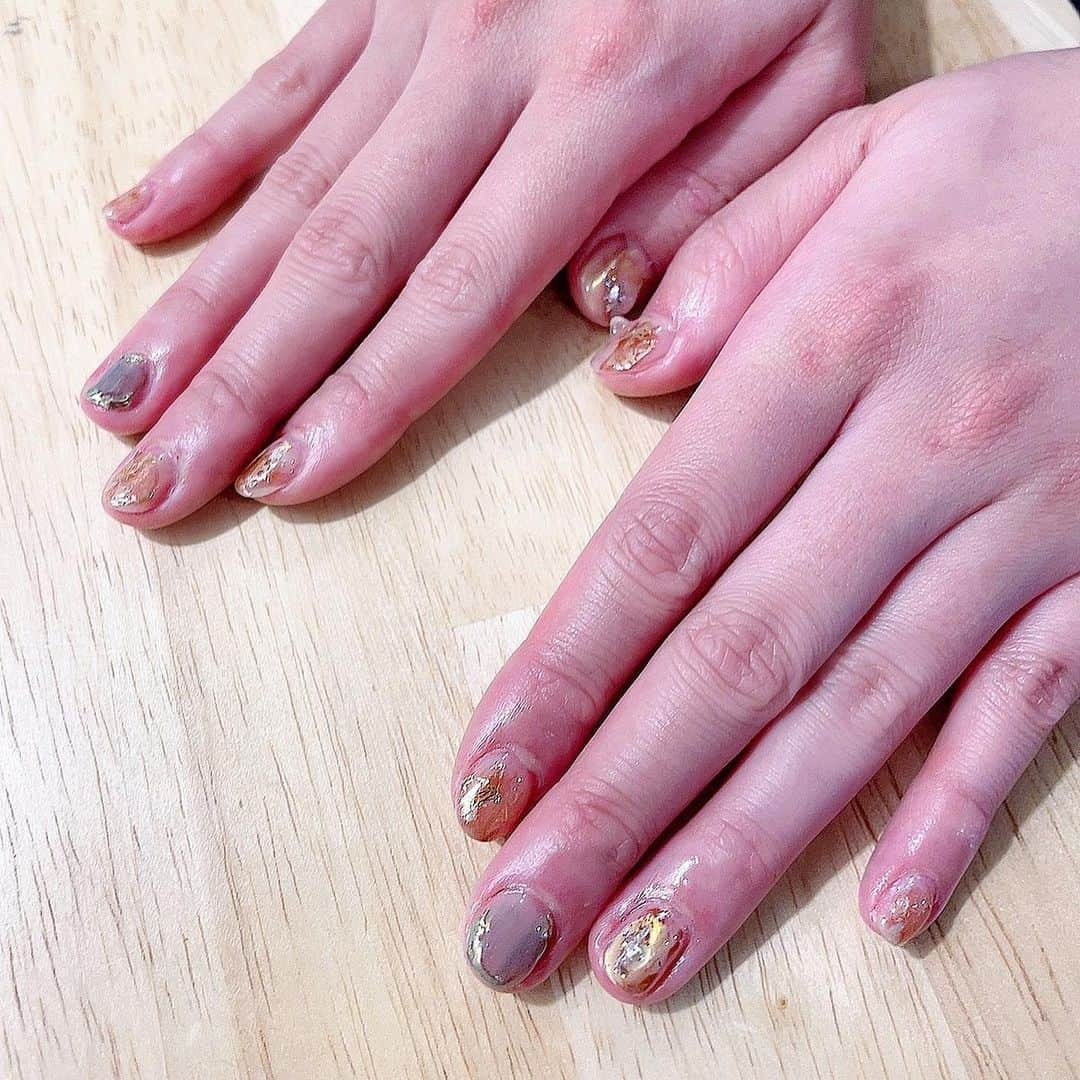 西谷麻糸呂さんのインスタグラム写真 - (西谷麻糸呂Instagram)「Mayuさん(@_nails_by_pelu )に ニュアンスネイルしてもらいました🪞  きゃわえ〜！ありがとうございました✨  とっても優しくてお上手なので 皆さんもぜひ @new.sarry 行ってみて下さい☺️  ＊  #nail #nailart #nuancenail #nails #ネイル #ネイルデザイン #ニュアンスネイル #newsarry #西谷麻糸呂」1月23日 14時56分 - mashiron21