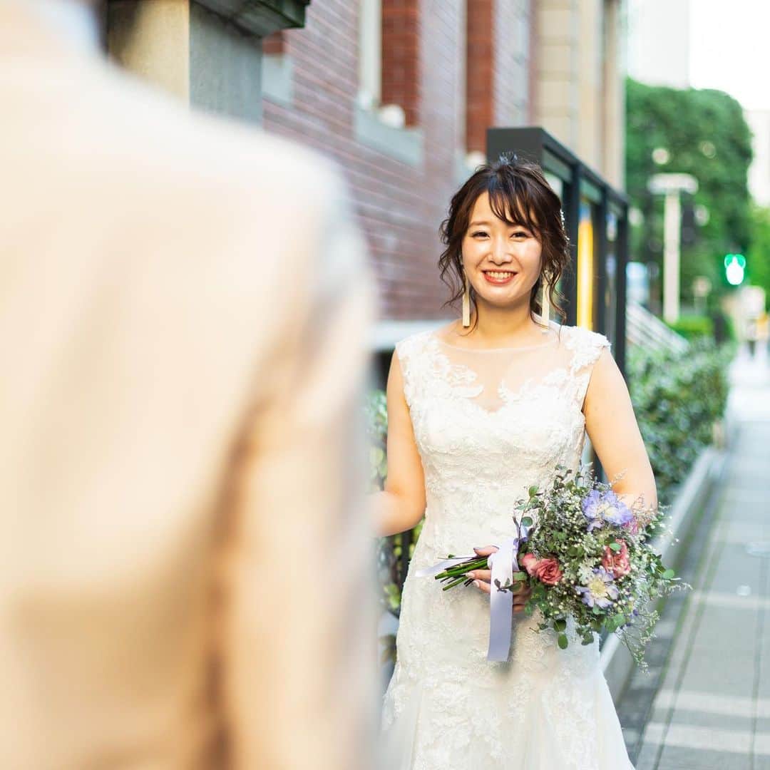ホテルモントレ銀座 ブライダルサロンのインスタグラム：「ホテルモントレ婚礼衣裳室﻿ 『ロケーションフォト』のご案内✨﻿ ﻿ 挙式当日とはひと味違う リラックスした笑顔で お二人の写真を残しては いかがでしょうか。  ﻿ドレスやタキシードにこだわりたい方にも おすすめのフォトプランです✨﻿ ﻿﻿ ﻿ お問い合わせはブライダリウムミュー銀座店まで﻿ ﻿ ☎︎03-3545-0363﻿ ✉️hng@mue-web.jp ﻿ ﻿ #ホテルモントレ銀座 ﻿ #ホテルモントレラスール銀座 ﻿ #Ginza﻿ #モントレグループ ﻿ #モントレwedding ﻿ #花嫁 ﻿ #プレ花嫁 ﻿ #instagramwedding ﻿ #hotelmonterey ﻿ #モントレ花嫁 ﻿ #モントレ花婿﻿ #ブライダリウムミュー ﻿ #ブライダリウムミュー銀座 ﻿ #bridariummue ﻿ #オリジナルドレス﻿ #フォトウェディング ﻿ #photography ﻿ #photogenic﻿ #2021冬婚 ﻿ #ミュー嫁﻿ #2021秋婚 ﻿ #2021夏婚 ﻿ #2021春婚」