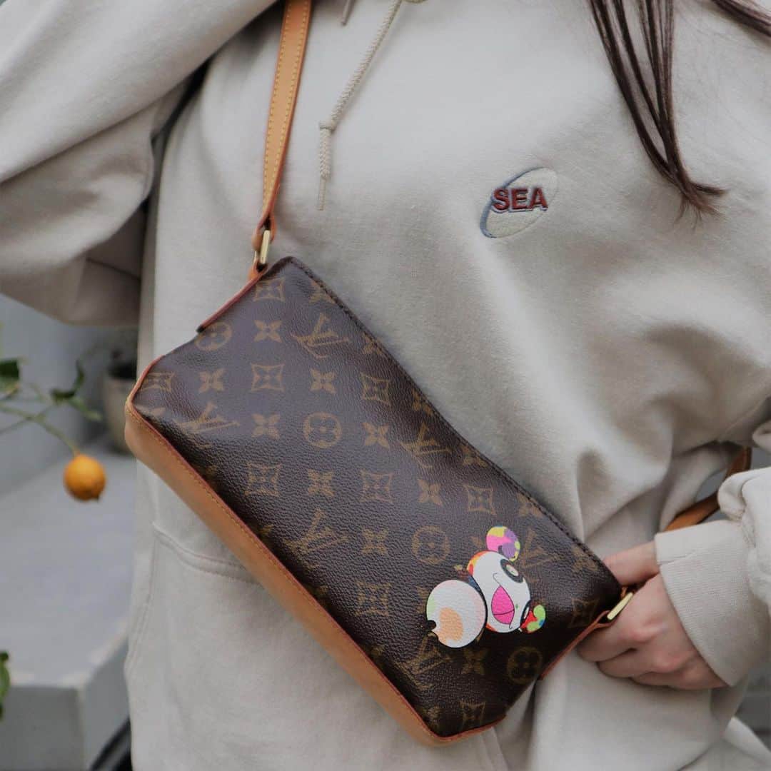 Vintage Brand Boutique AMOREさんのインスタグラム写真 - (Vintage Brand Boutique AMOREInstagram)「Louis Vuitton monogram panda Trotteur   Website search for AO22513   ✈️Free Shipping Worldwide 📩DM for more info and pricing  ➡️info@amorevintagetokyo.com   #louisvuitton #monogrampanda #amore #amoregentleman」1月23日 14時58分 - amore_tokyo